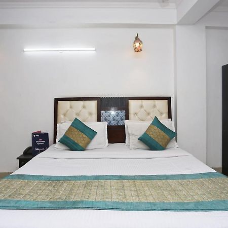 Oyo 8253 Golden Heights Hotel New Delhi Bagian luar foto