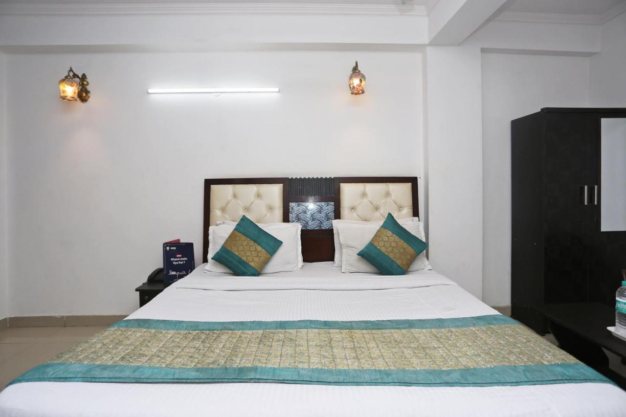 Oyo 8253 Golden Heights Hotel New Delhi Bagian luar foto