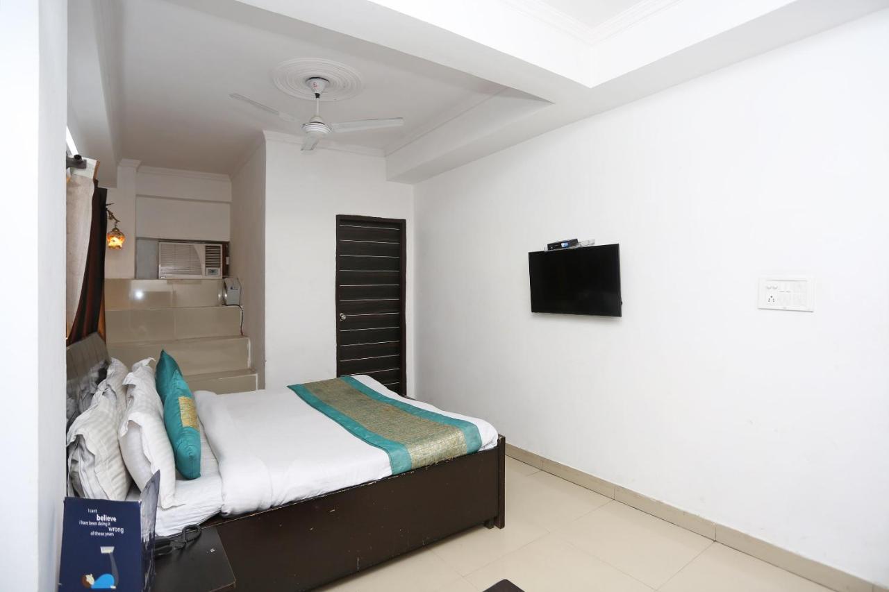 Oyo 8253 Golden Heights Hotel New Delhi Bagian luar foto