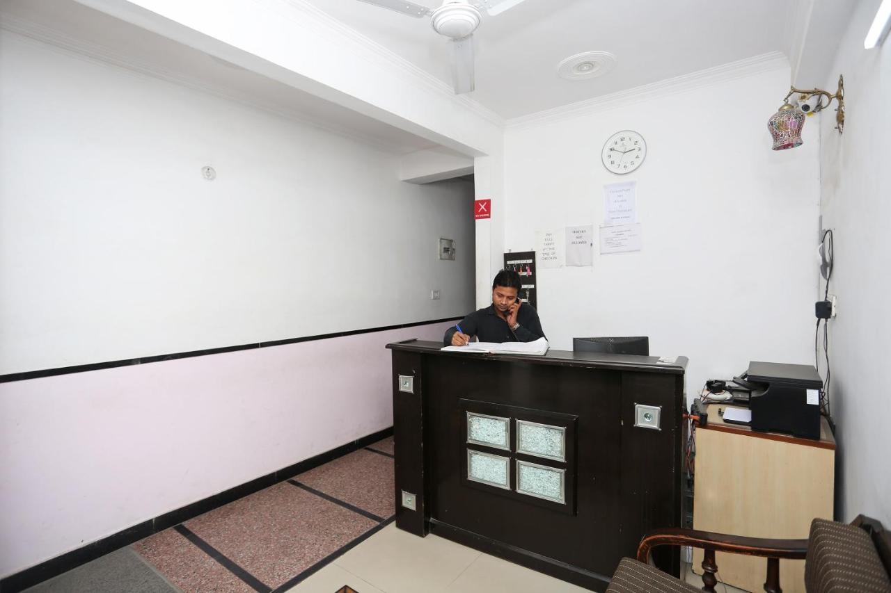 Oyo 8253 Golden Heights Hotel New Delhi Bagian luar foto