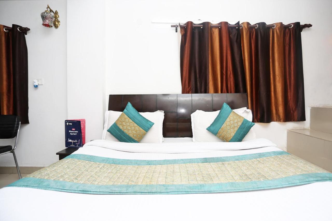 Oyo 8253 Golden Heights Hotel New Delhi Bagian luar foto