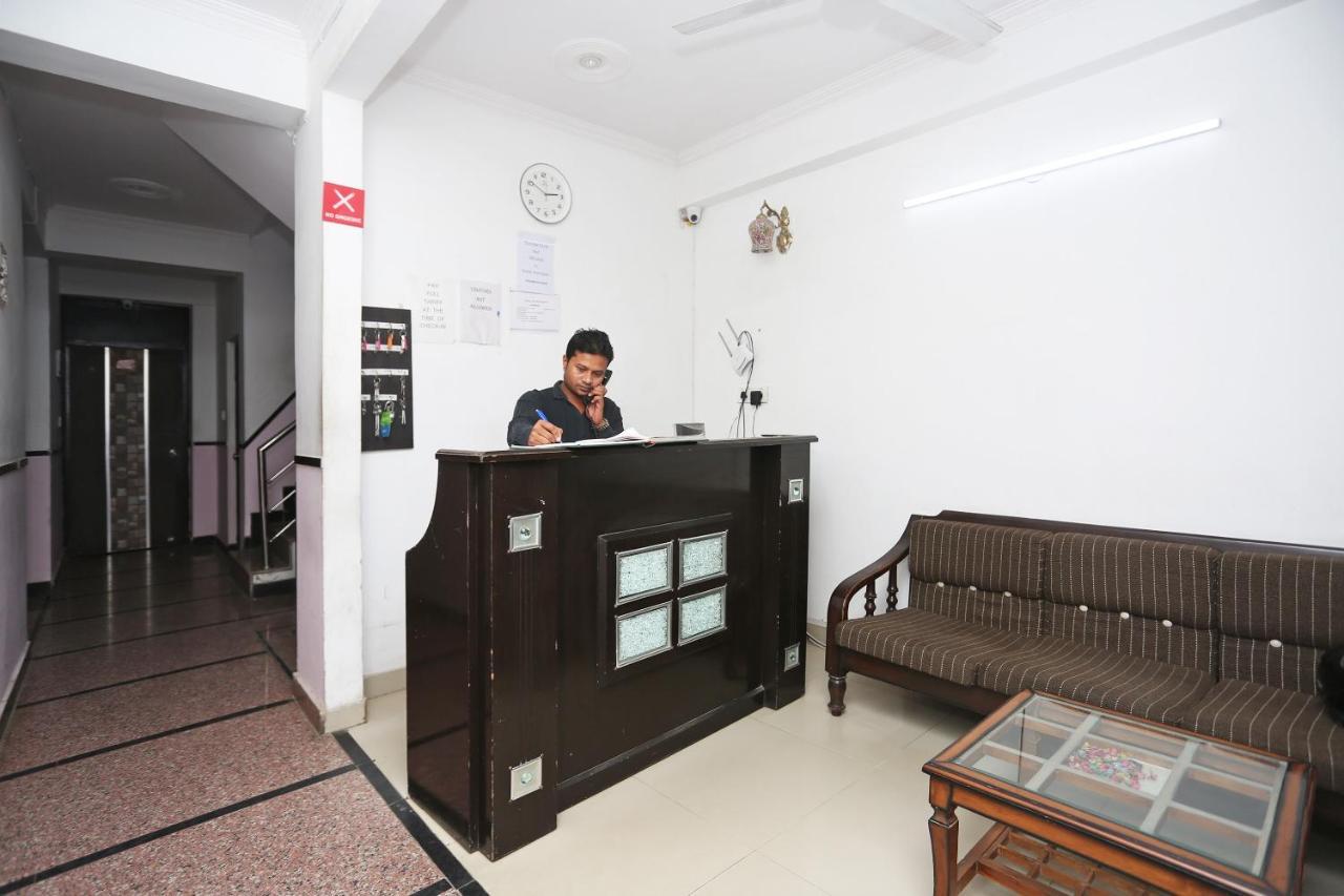 Oyo 8253 Golden Heights Hotel New Delhi Bagian luar foto
