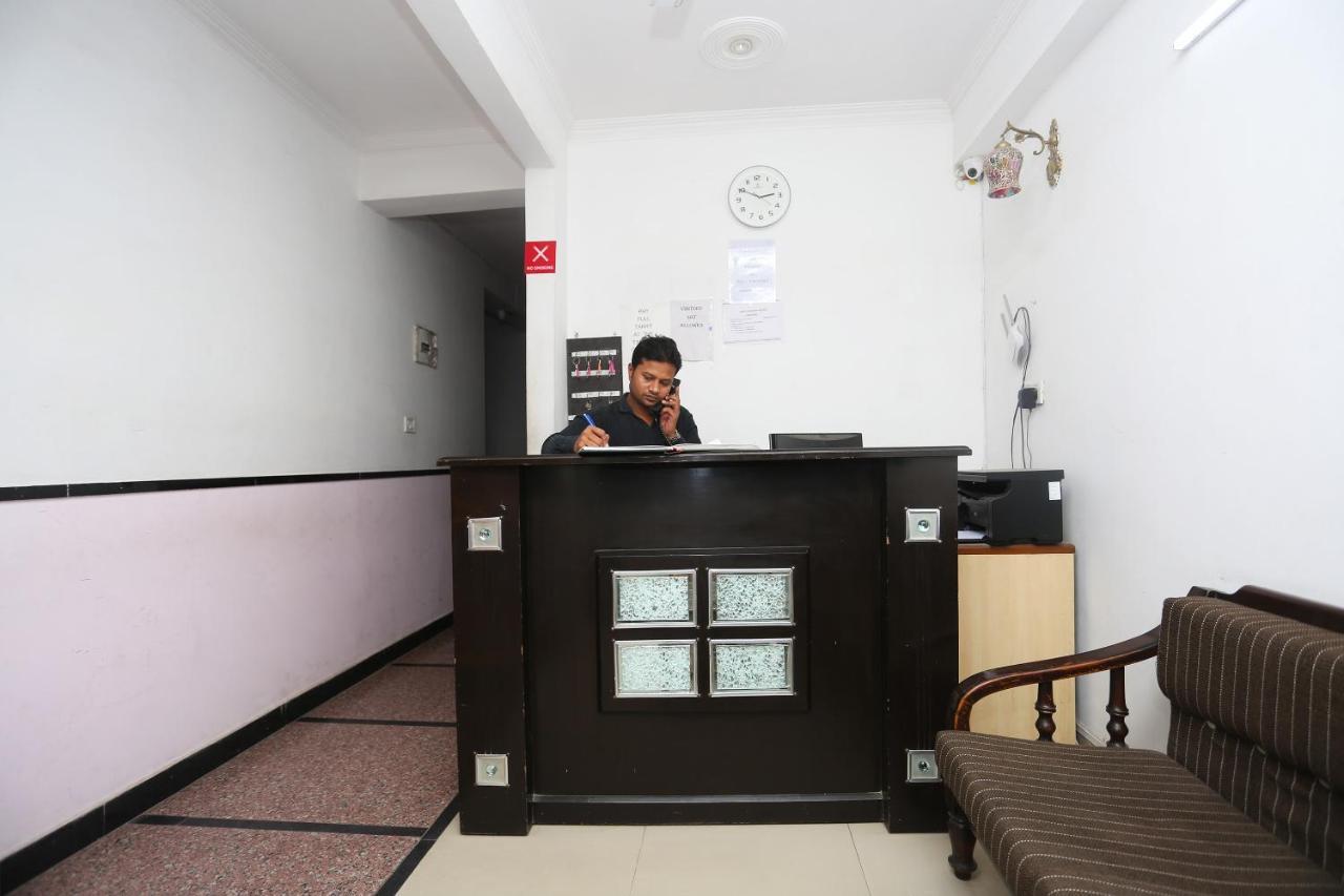 Oyo 8253 Golden Heights Hotel New Delhi Bagian luar foto