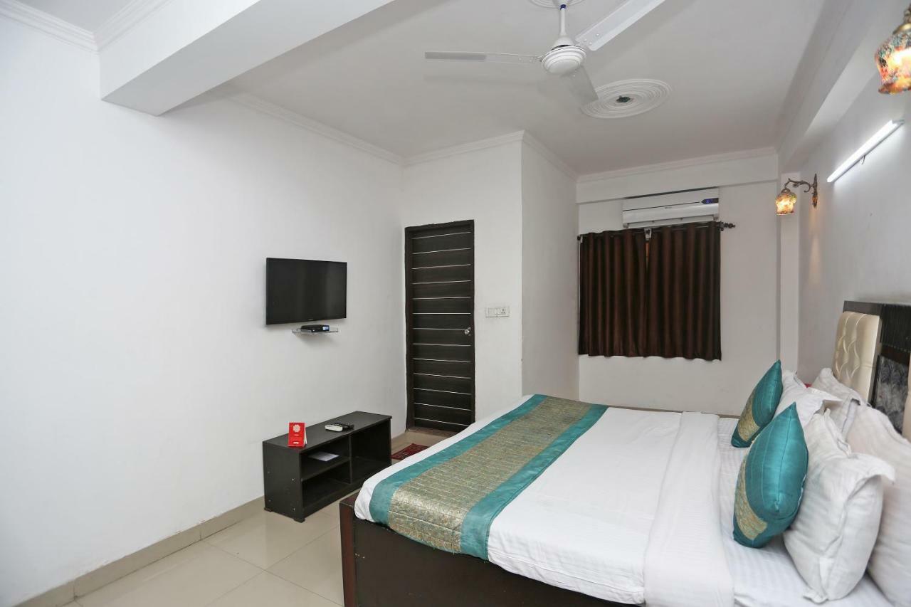 Oyo 8253 Golden Heights Hotel New Delhi Bagian luar foto
